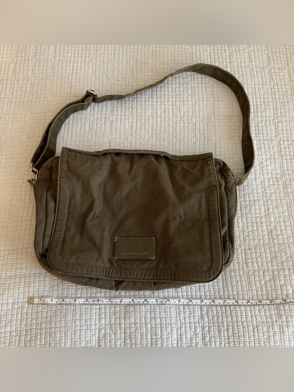 Marc by Marc Jacobs Olive Green Canvas Messenger Bag - Picture 2 of 8
